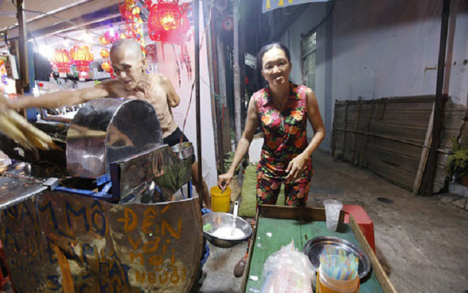 Tuyên dương người đàn ông cụt tay xay hàng ngàn ly nước mía tặng khách thập phương Ảnh 2