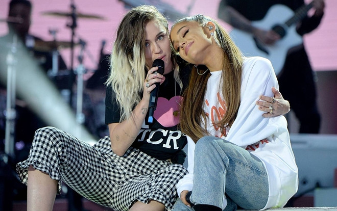 Không quà cáp sang trọng từ Liam, clip đặc biệt cùng Ariana Grande này là cách Miley Cyrus mừng ngày 8/3 Ảnh 2