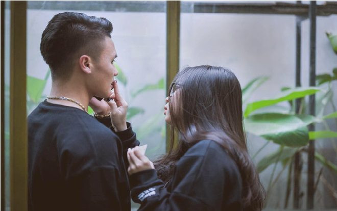Ngày 8-3, Quang Hải đưa ra 'điều cấm đặc biệt' với Nhật Lê Ảnh 2
