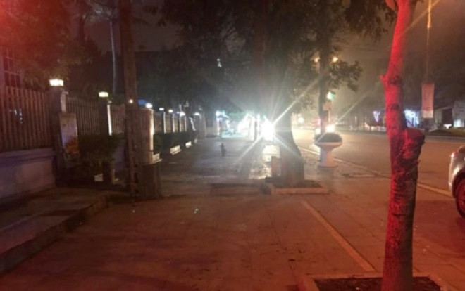 Đang đứng trên vỉa hè, 2 người đàn ông bị nhóm thanh niên dùng súng bắn thương vong Ảnh 2