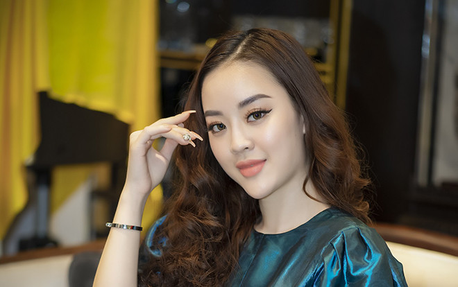 Hoàng Hải Thu lăng xê mốt thắt lưng to bản cực hot Ảnh 2