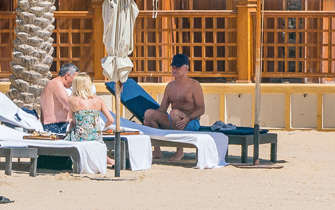 Mourinho bị bắt gặp vui vẻ với người tình tóc vàng Ảnh 2