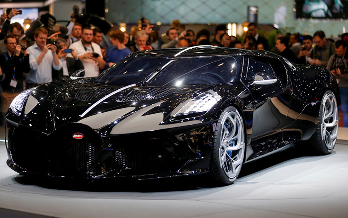 Tiền nhiều để làm gì? Để tậu siêu xe Bugatti La Voatio Noire đắt nhất hành tinh với giá 439 tỷ Ảnh 2