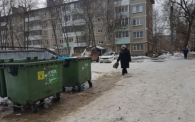 Người phụ nữ vứt con mới sinh trong thùng rác, tiếp tục ăn nhậu cùng bạn bè gây phẫn nộ Ảnh 2