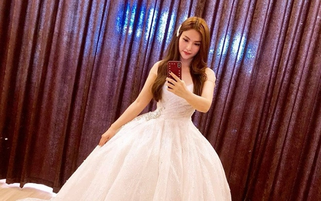 Thu Thủy lộ ảnh đi thử váy cưới trước khi đưa bạn trai ra mắt gia đình Ảnh 2