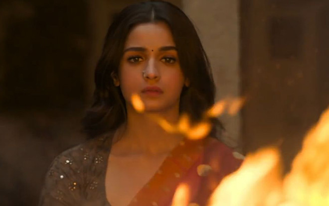 'Kalank': Trailer phim Ấn Độ nhưng lung linh, hấp dẫn không thua kém live-action của Disney Ảnh 2