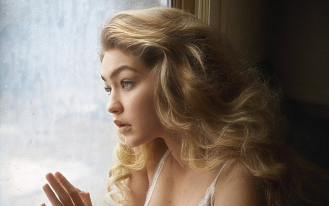 Bộ ảnh 'khỏa thân' nghệ thuật đẹp đến mê hồn của Gigi Hadid khiến cư dân mạng ngộp thở Ảnh 2