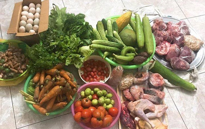 Nhận được thùng xốp chứa quà quê bố mẹ gửi, nữ sinh xa nhà khiến bao người ứa nước mắt chỉ vì 1 câu nói Ảnh 2