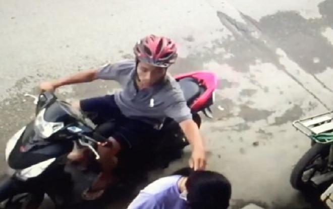 Bắt quả tang tên cướp giật dây chuyền của nữ du khách nước ngoài Ảnh 2