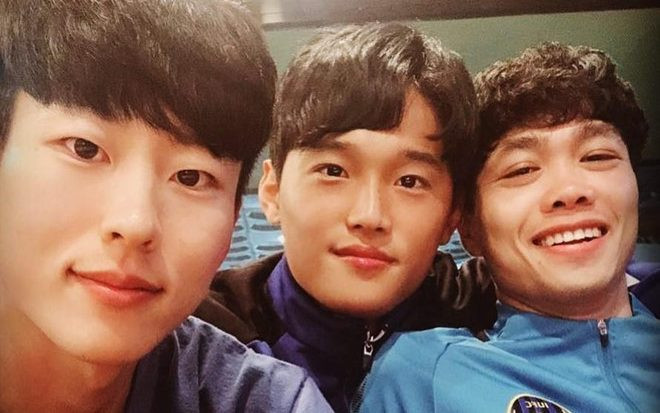 Xem Công Phượng tình tứ dạy 'trai đẹp' Hàn Quốc hát 'Em gái mưa' Ảnh 2