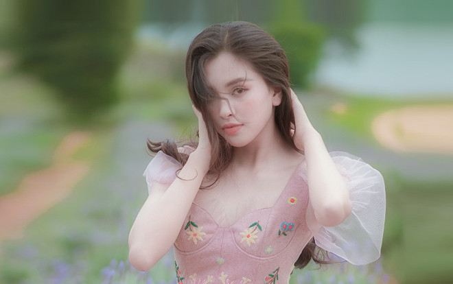 Ngẩn ngơ quên lối về vì Tiểu Vy hóa tiên nữ ngọt ngào thánh thiện không một chút bụi trần Ảnh 2