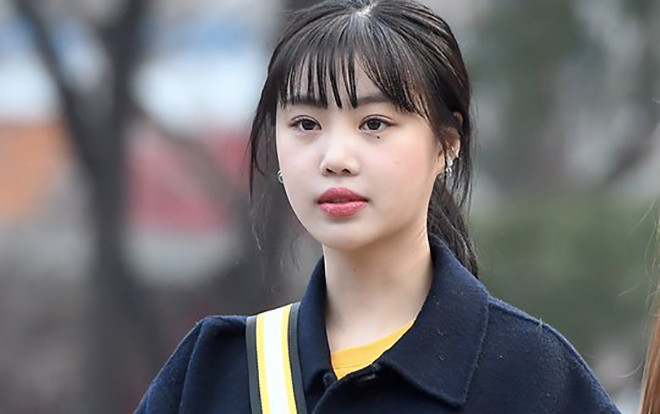 Thần thái chưa được bao lâu, 'HyunA thứ 2' đã bị chê lên chê xuống nhan sắc: 'CUBE chọn cô ta để làm gì?' Ảnh 2