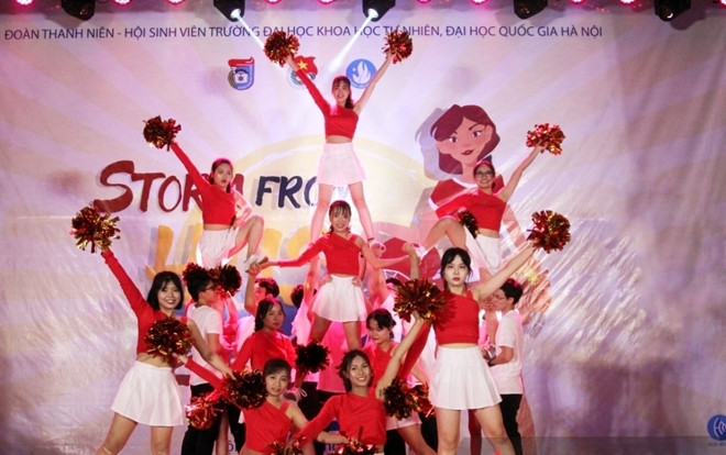 Lác mắt ngắm sinh viên trường ĐH Khoa học Tự nhiên trổ tài múa, nhào lộn cực điêu luyện Ảnh 2