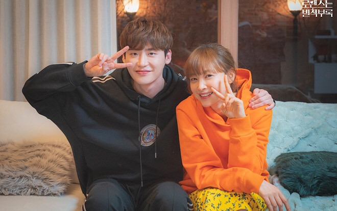 'Phụ lục tình yêu' tập 15: Sau 9 ngày nhập ngũ, ngắm loạt ảnh mới và hậu trường của Lee Jong Suk Ảnh 2