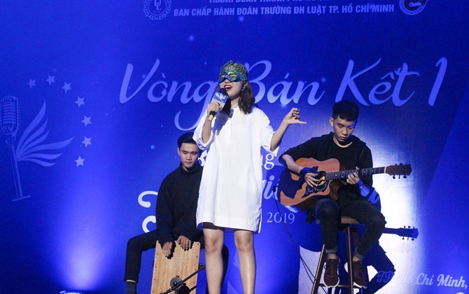 Gay cấn với vòng thi giấu mặt để tìm ra top 10 giọng ca xuất sắc nhất ĐH Luật TP.HCM Ảnh 2