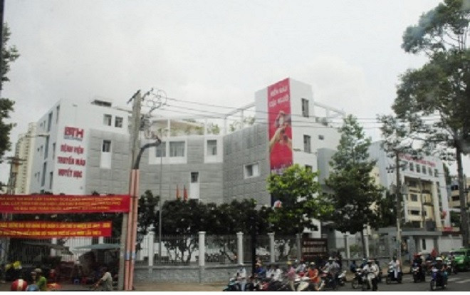 Vòi tiền bệnh nhân nghèo, một bác sĩ bị rượt chém ngay trong bệnh viện truyền máu huyết học ở Sài Gòn Ảnh 2