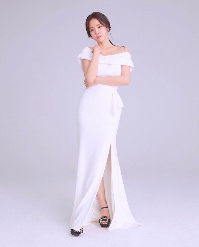 Diễn viên 'Ông hoàng khách sạn' Gong Hyun Joo đẹp rạng ngời trong ngày cưới