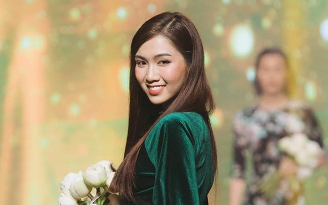 Đỗ Nhật Hà thả dáng gợi cảm trong tà áo dài, gương mặt đẹp không góc chết Ảnh 2