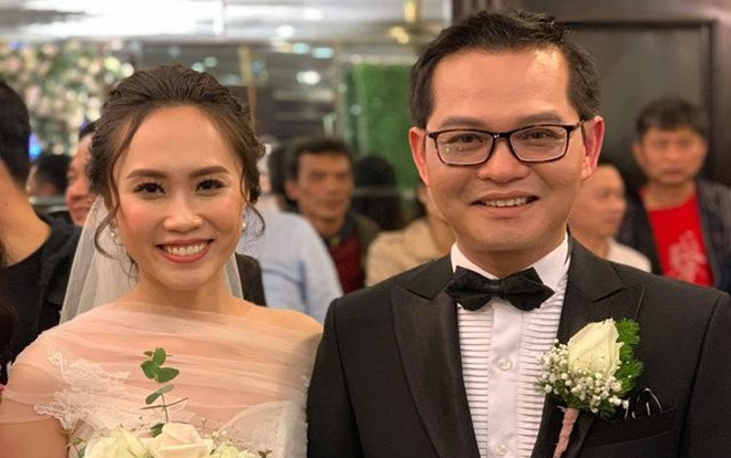 Hơn 19 tuổi nhưng NSND Trung Hiếu vẫn hết sức đẹp đôi với vợ 9X Ảnh 2