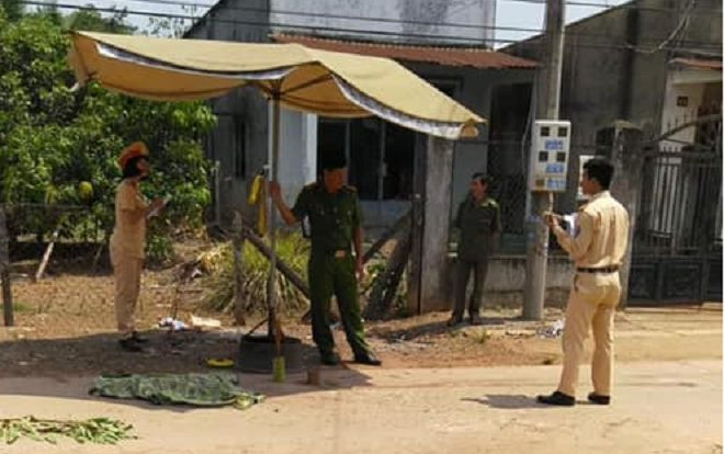 Bé gái 15 tháng tuổi bị xe tải tông tử vong khi đang đứng chơi ven đường Ảnh 2