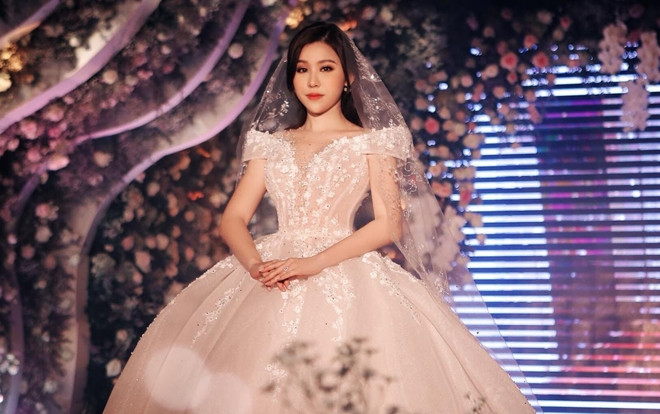 Lác mắt ngắm ’con nhà giàu’ Trinh Hoàng như nàng công chúa trong chiếc váy cưới thiết kế lộng lẫy mất hơn 6 tháng để hoàn thành Ảnh 2