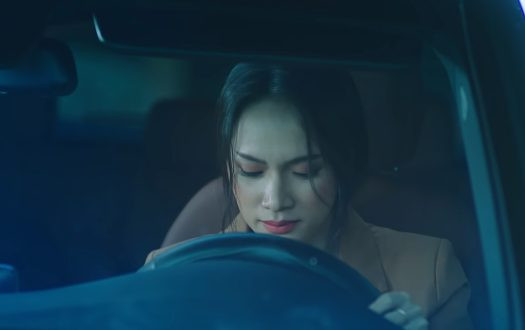 MV #EDTACNA 'ở một thế giới khác': Hương Giang xách vali lên và… đi nhập ngũ Ảnh 2