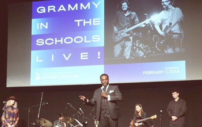 Câu chuyện truyền cảm hứng của thầy giáo âm nhạc giành giải Grammy danh giá Ảnh 2