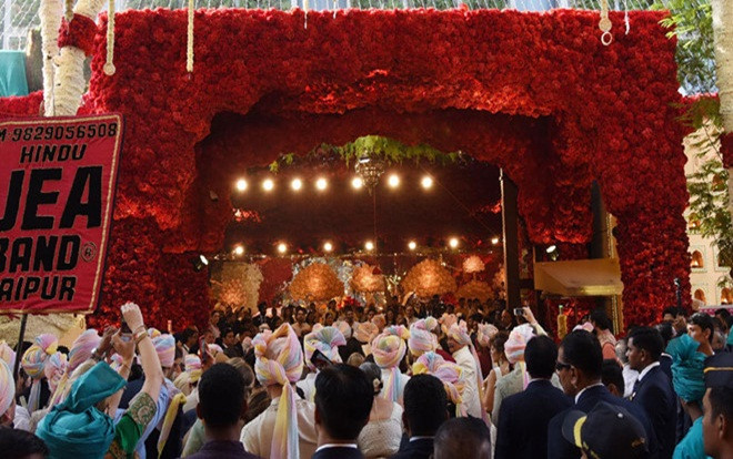 Trào lưu đám cưới xa hoa ở Ấn Độ Ảnh 2