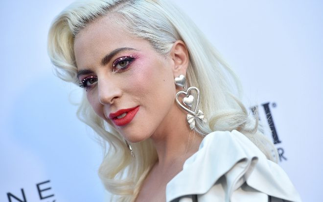 Lady Gaga quay ngoắt sang style bánh bèo như công chúa Disney Ảnh 2