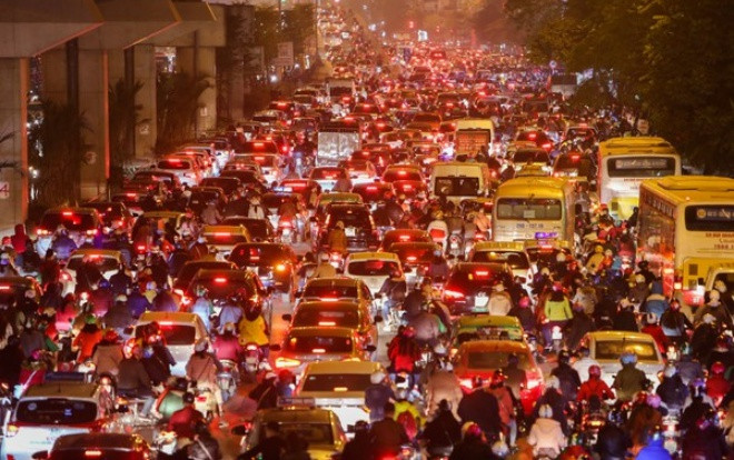 Hà Nội tiếp tục nghiên cứu cấm xe máy theo giờ trên 6 tuyến phố Ảnh 2