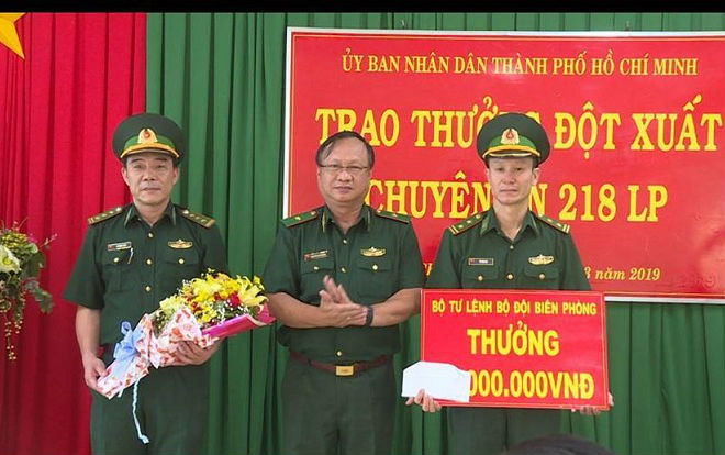 Thưởng nóng 100 triệu đồng cho các đơn vị phá chuyên án 300kg ma túy đá xuyên quốc gia Ảnh 2