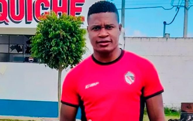 'Làm chuyện người lớn' nơi công cộng, cầu thủ bị bắt tại trận Ảnh 2