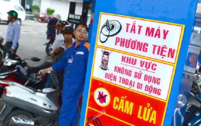 Nhắc 2 thanh niên không nghe điện thoại, nhân viên cây xăng bị đâm nhập viện ở Sài Gòn Ảnh 2