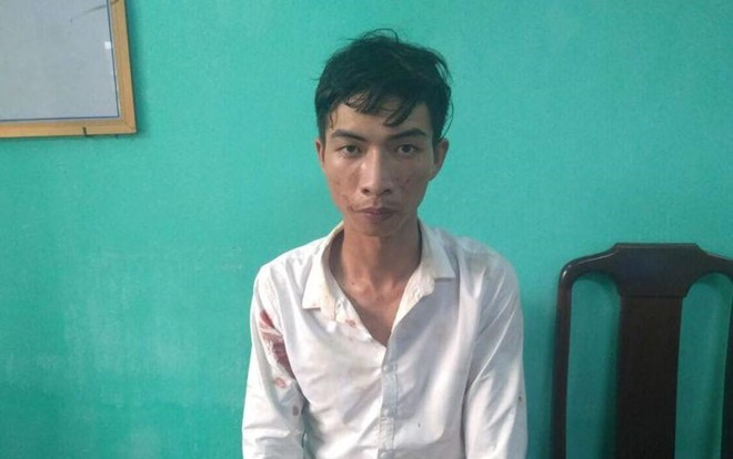 Kẻ đột nhập vào phòng cướp của và đâm cô gái nguy kịch bị bắt khi đang ngủ trong bụi rậm Ảnh 2