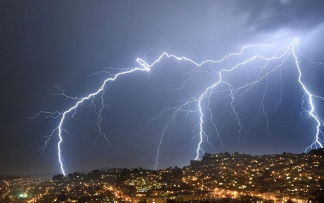 Cơn giông mạnh nhất trong lịch sử, điện thế 1,3 tỷ volt Ảnh 2