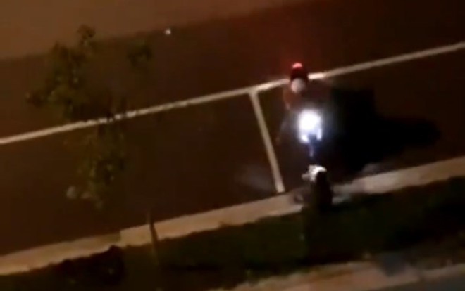 Thanh niên đâm xe vào bạn gái giữa đường vì tranh cãi nhỏ khiến dân tình bức xúc Ảnh 2