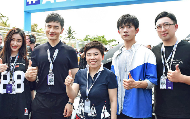 Dịch Dương Thiên Tỉ dự sự kiện cùng Huỳnh Hiểu Minh, Vu Chính: Fan 'lo lắng' sẽ trở thành mục tiêu của 'thím Vu' Ảnh 2