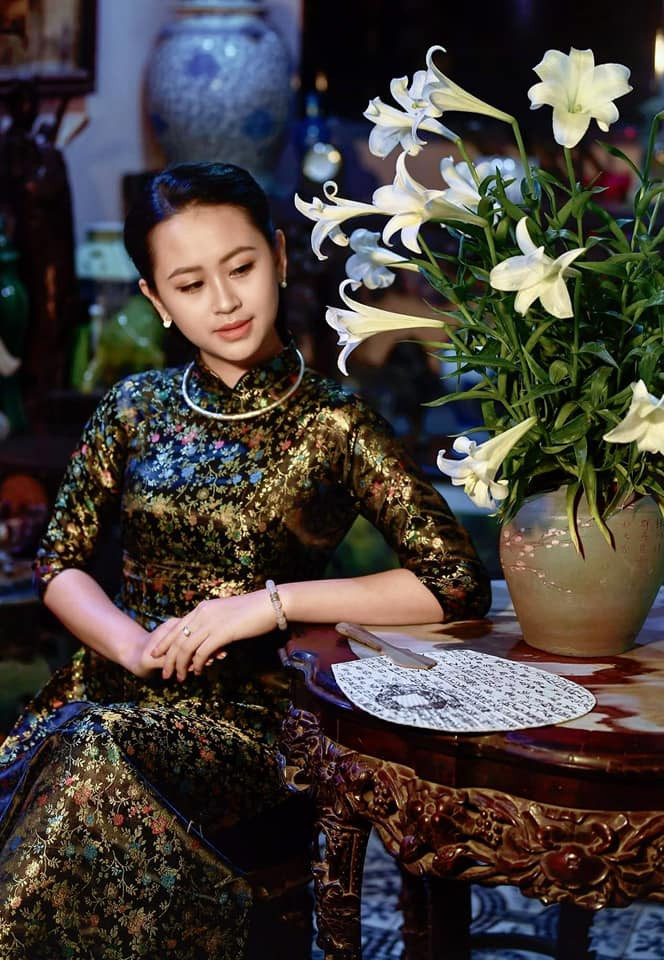 Lác mắt ngắm Hoa khôi Imiss Thăng Long hóa thân thành thiếu nữ hoài cổ