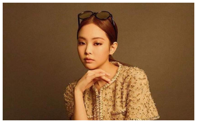 Dù đã là đại sứ thương hiệu, Jennie (BlackPink) vẫn bị mỉa mai làm 'rẻ rúng' đi thương hiệu Chanel danh tiếng Ảnh 2