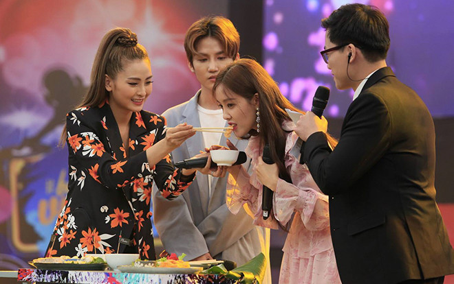 1001 biểu cảm Hyomin tại Việt Nam: 'Uống nhầm một ánh mắt, cơn say theo cả đời' Ảnh 2