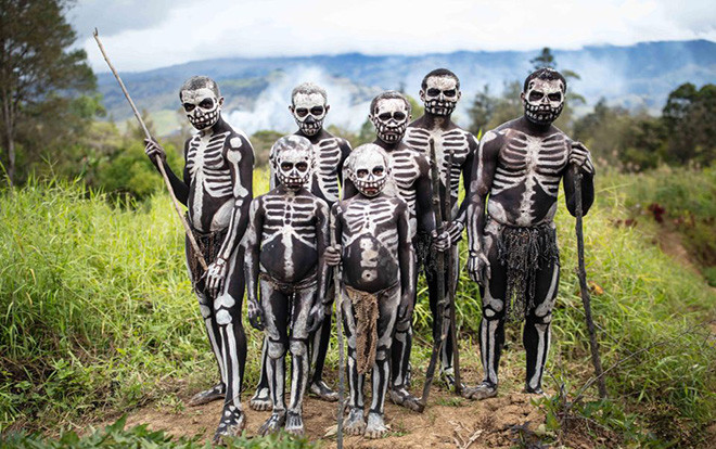 Bộ lạc ‘xác sống’, xương người ghê rợn ở Papua New Guinea Ảnh 2