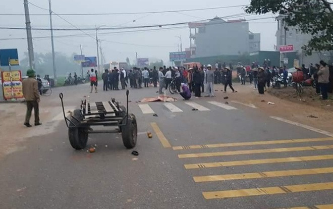 Tai nạn kinh hoàng: Xe khách lao vào đoàn xe đưa tang, 5 người chết, 5 người bị thương Ảnh 2