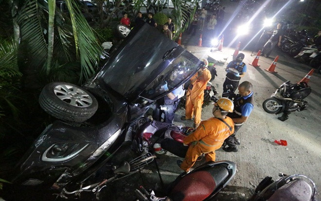 Ô tô lao khỏi bãi đậu xe tầng 8, người phụ nữ may mắn thoát nạn Ảnh 2
