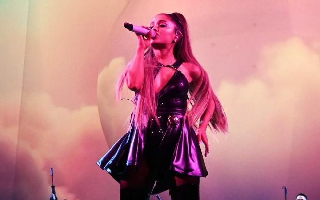 Sân khấu Sweetener World Tour: Có một ca khúc chưa từng công bố vừa được Ariana Grande trình diễn Ảnh 2