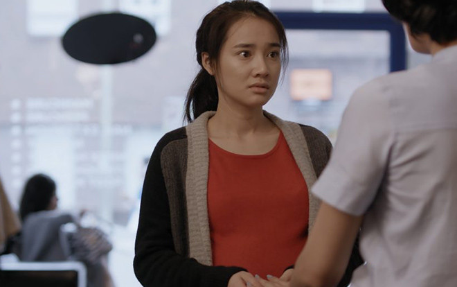 Review 'Infill & Full Set' - Nhã Phương lột tả cuộc sống khắc nghiệt của người Việt Nam trên những 'vùng đất hứa' Ảnh 2