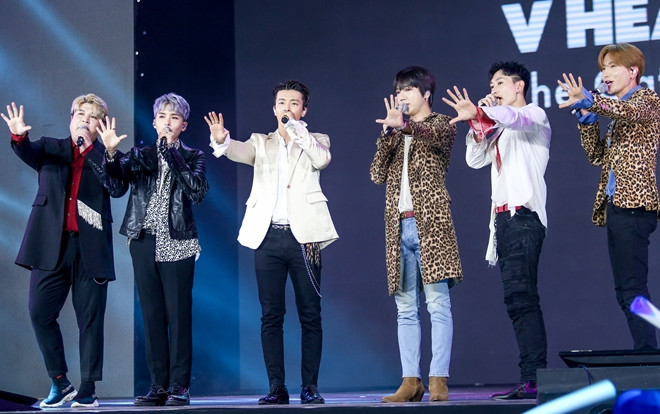 Xuất hiện như những vị thần, Super Junior khiến fan sống lại khoảnh khắc huy hoàng của boygroup hàng đầu Gen 2 Kpop Ảnh 2