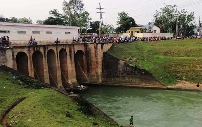 Cô gái trẻ nghi nhảy cầu tự tử sau khi nhắn tin chỉ chỗ cho mẹ 'đến nhận xác con về' Ảnh 2