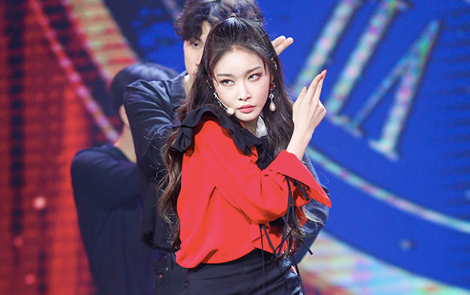 Ngắm nhìn loạt khoảnh khắc Chungha tại Việt Nam: Ánh mắt sắc lạnh 'đốt cháy' cả sân khấu Ảnh 2