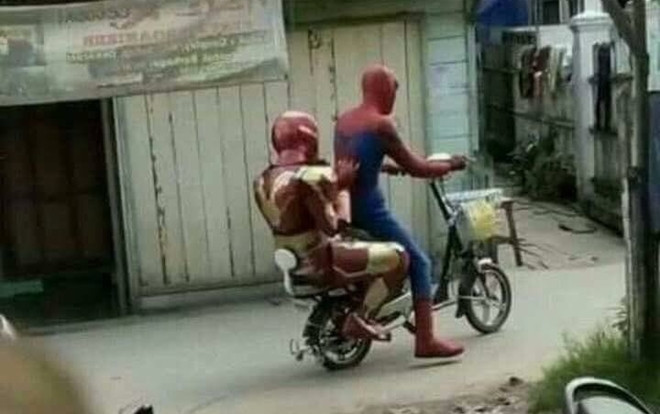 Đại chiến 'Avengers: Endgame' chưa ra mắt, Spider Man đã sắm xe đạp chở 'chú Stark' đi chơi? Ảnh 2