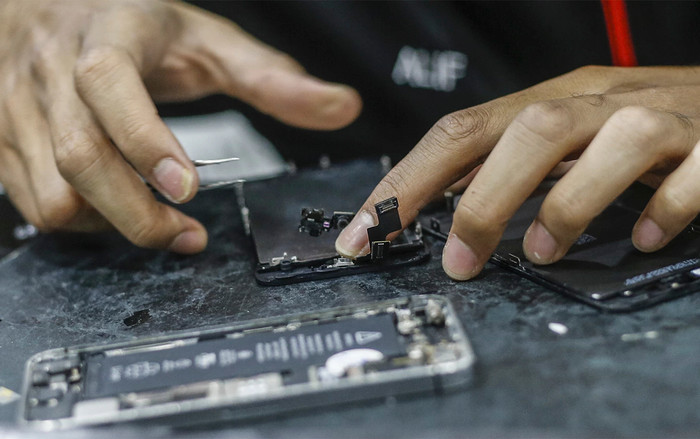 Tin vui cho người dùng iPhone: Mức giá sửa thiết bị sẽ không còn đắt đỏ nữa nhờ quy định mới của Apple Ảnh 2